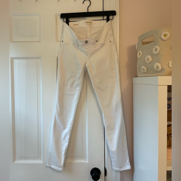 Madewell Maternity Side-Panel Skinny Jeans in Pure White: Adjustable Edition - Picture 9 of 11